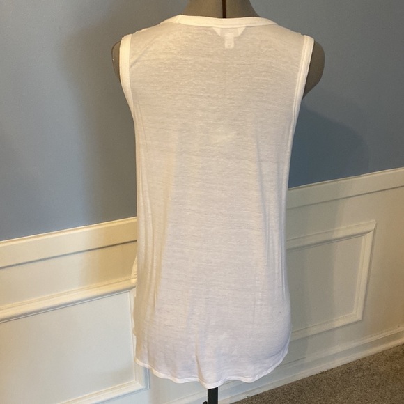 Time & Tru Lot of 2 Sleeveless Tee Shirts Long With Ruffle bottom Size Small - Picture 5 of 9